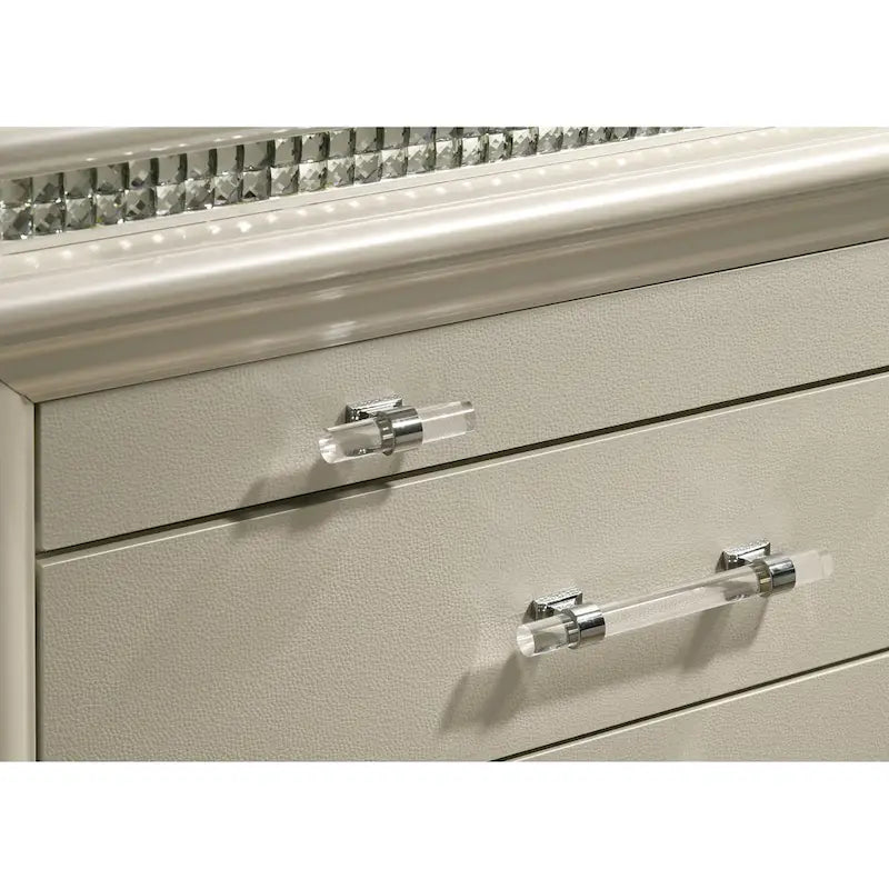 Commode à 8 tiroirs Glam Contemporain Blanc Perle / Argent