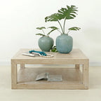Table basse carrée en bois rustique blanc cassé pour 2 à 4 personnes